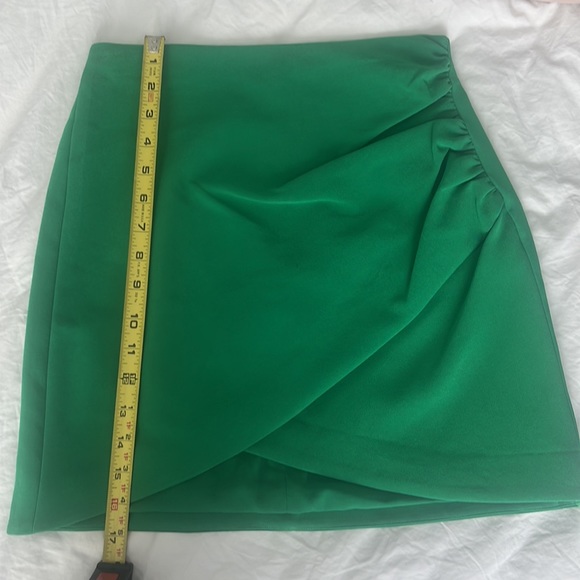 NWOT Alice + Olivia Fidela Draped Mini Skirt - Picture 6 of 7